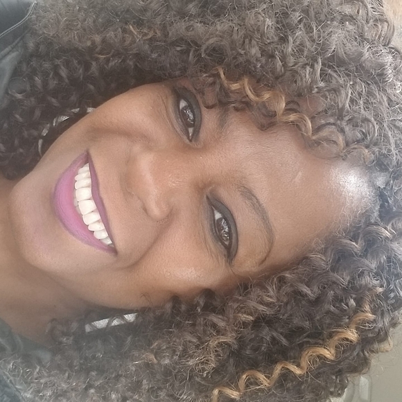 Meet your Posher, Dee-dee - Picture 1 of 1